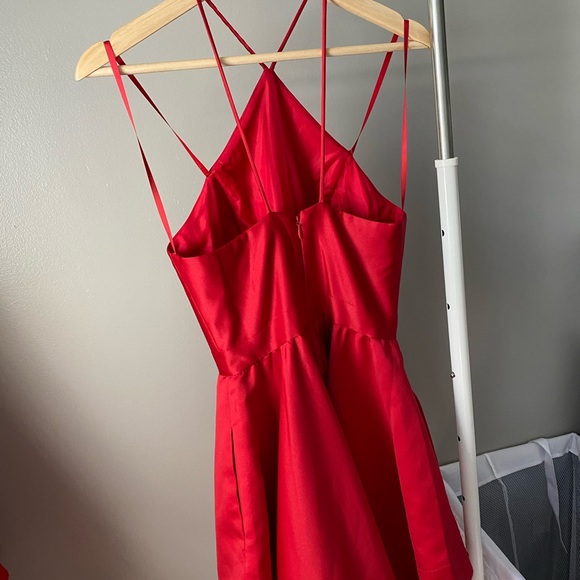 Red dress - Picture 3 of 3